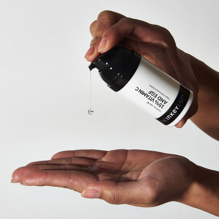 THE INKEY LIST Lysnende serum med 15% C-vitamin og EGF
