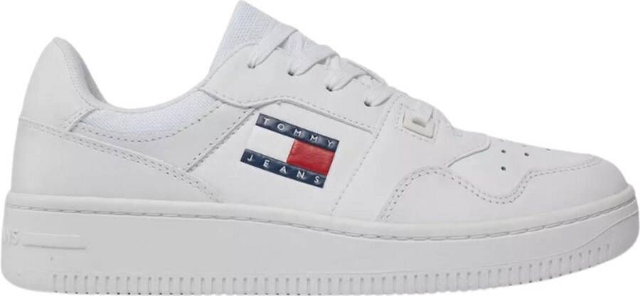 TOMMY JEANS Plateausneakers TJW RETRO BASKET ESS vrijetijdsschoen lage schoen veterschoen met zijlogo-vlag
