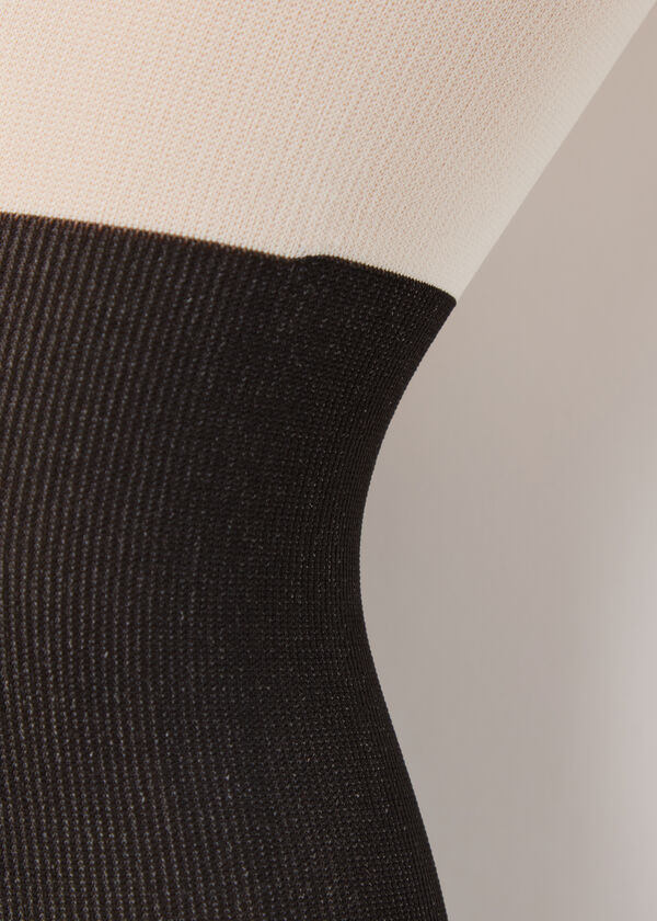 Meia-calça feminina estilo longuette com laço de aplique de strass.