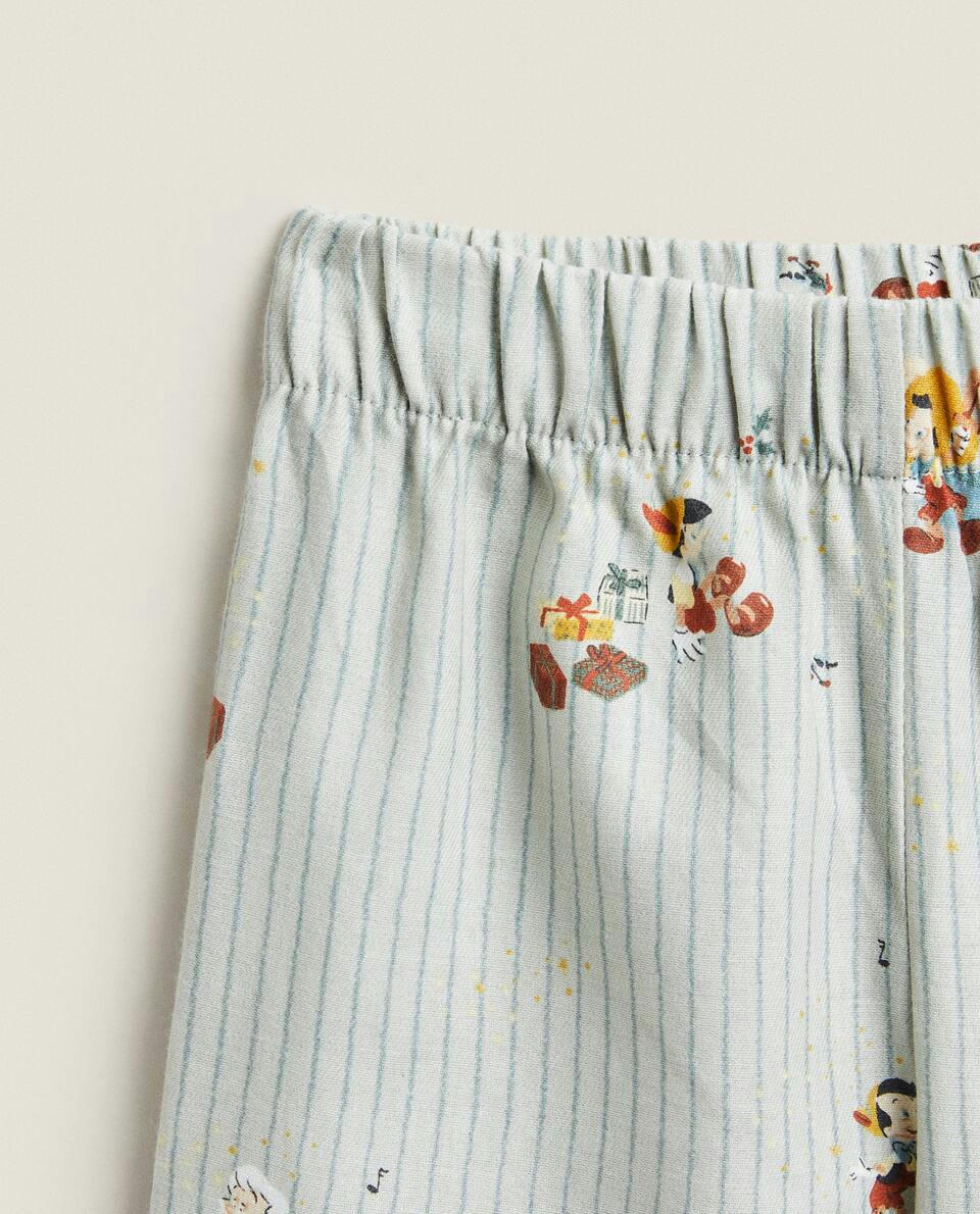Pijama infantil de flanela com estampa de Natal do Pinóquio da Disney.