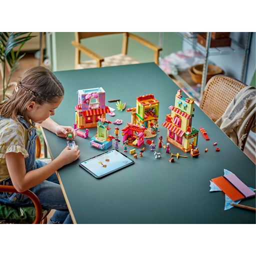LEGO Disney Classic Det Magiske Madrigal-Hus - 43245