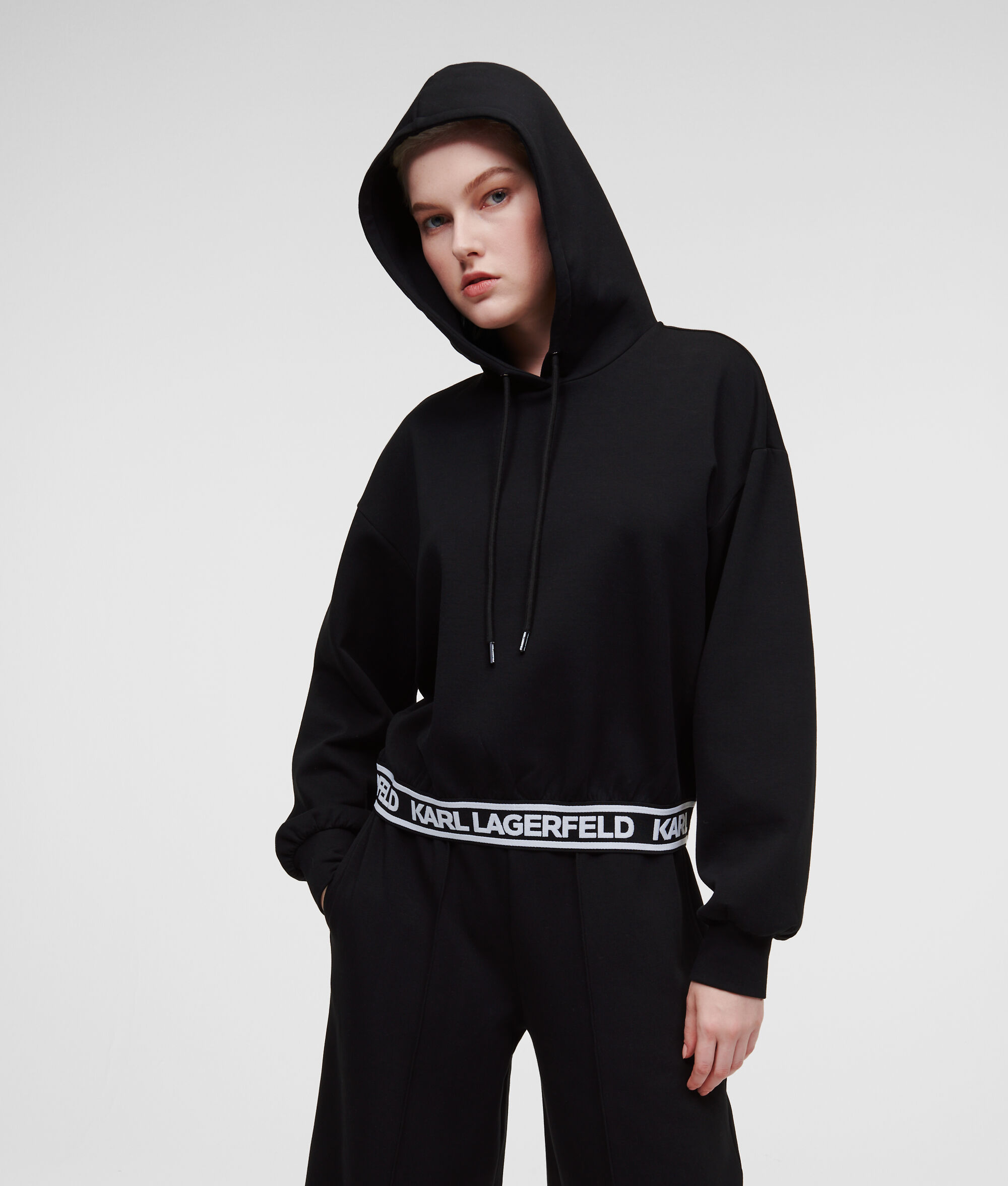 SWEAT À CAPUCHE AVEC LOGO KARL