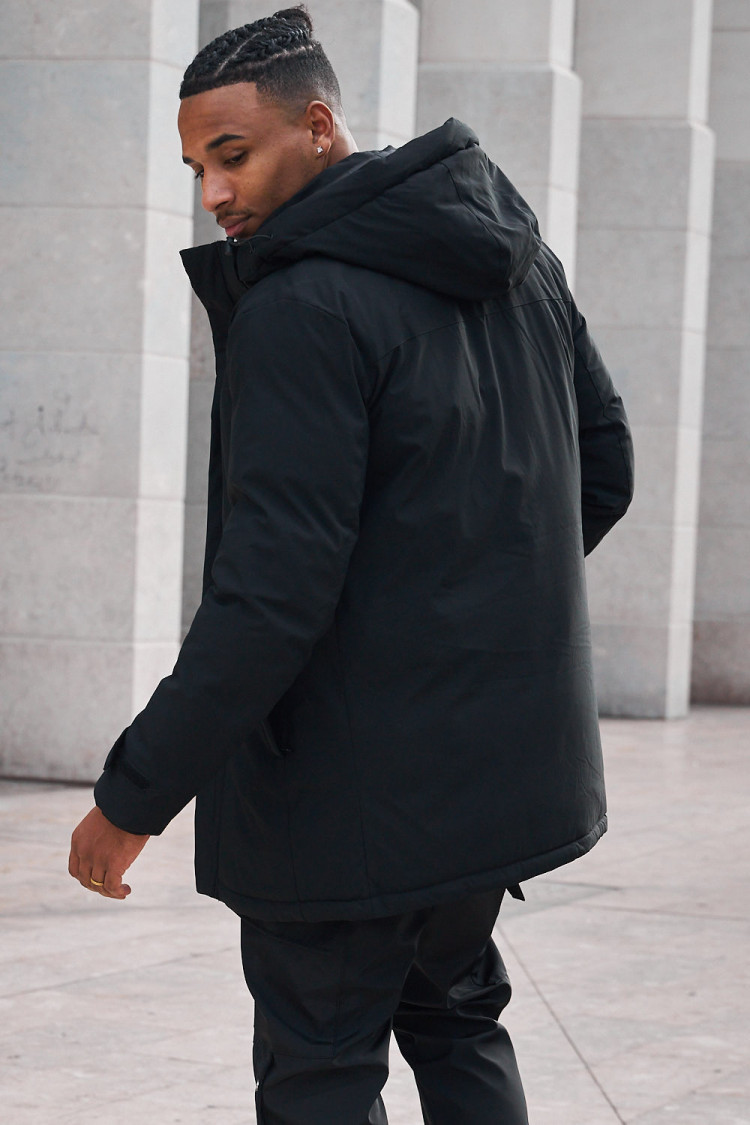 Parka noire à capuche mi-longue