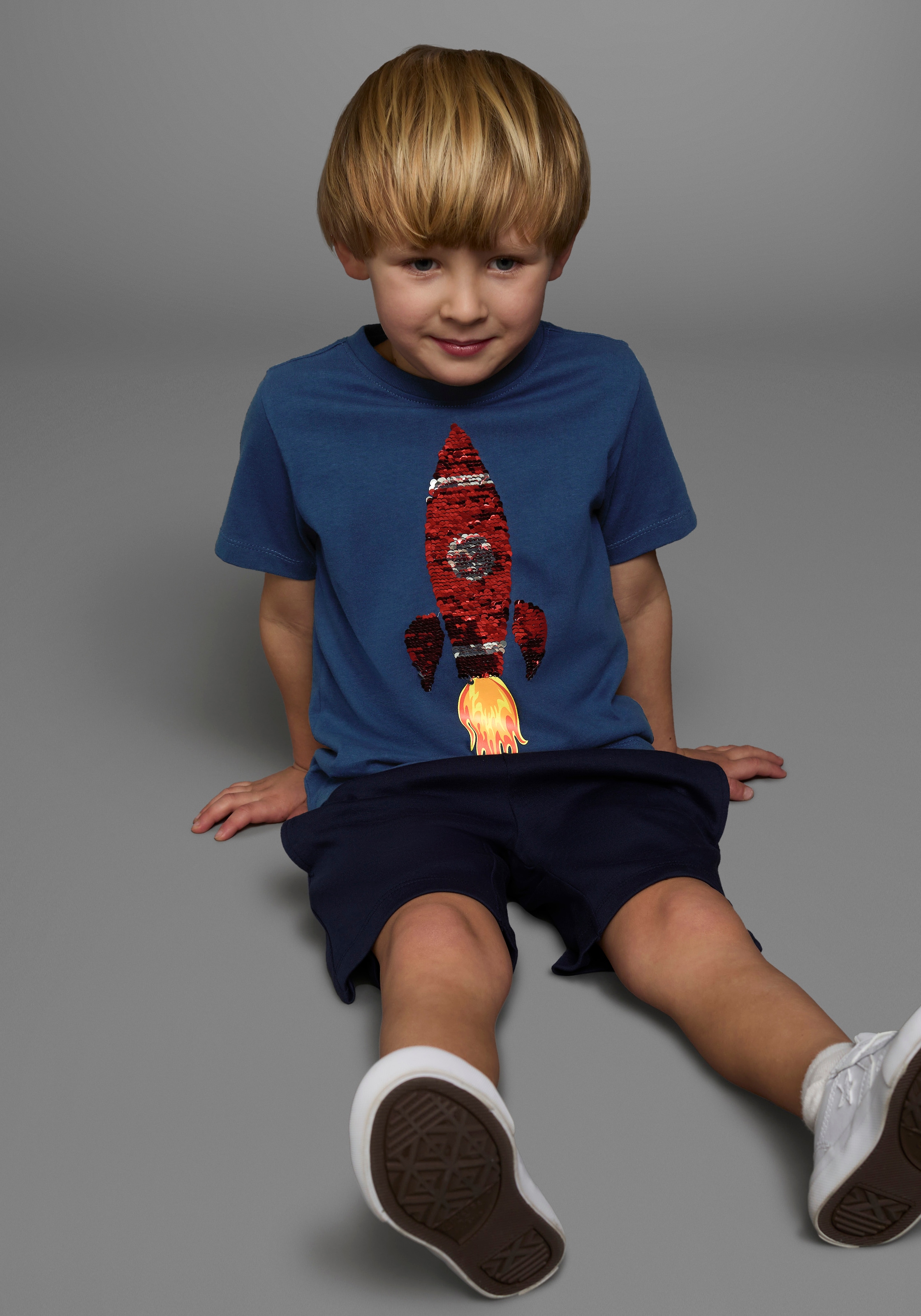 KIDSWORLD T-Shirt »Mit Rakete aus Wendepailletten«, Kurzarm,  Basic-Passform,  bedruckt,  Rundhalsausschnitt