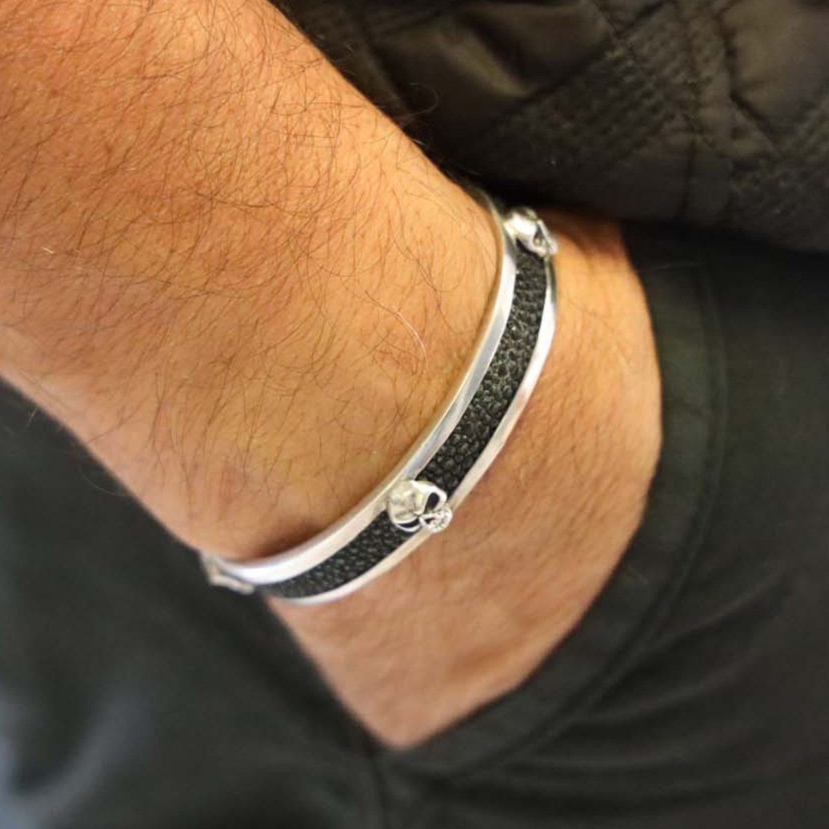 Bracelet Jonc Tête De Mort Argent Et Galuchat