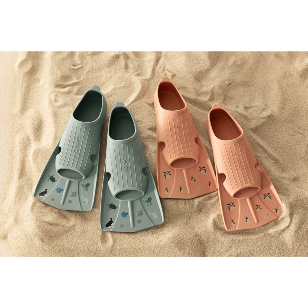 Køb LIEWOOD Peach / Tuscany Rose Gustav Printed Swim Fins