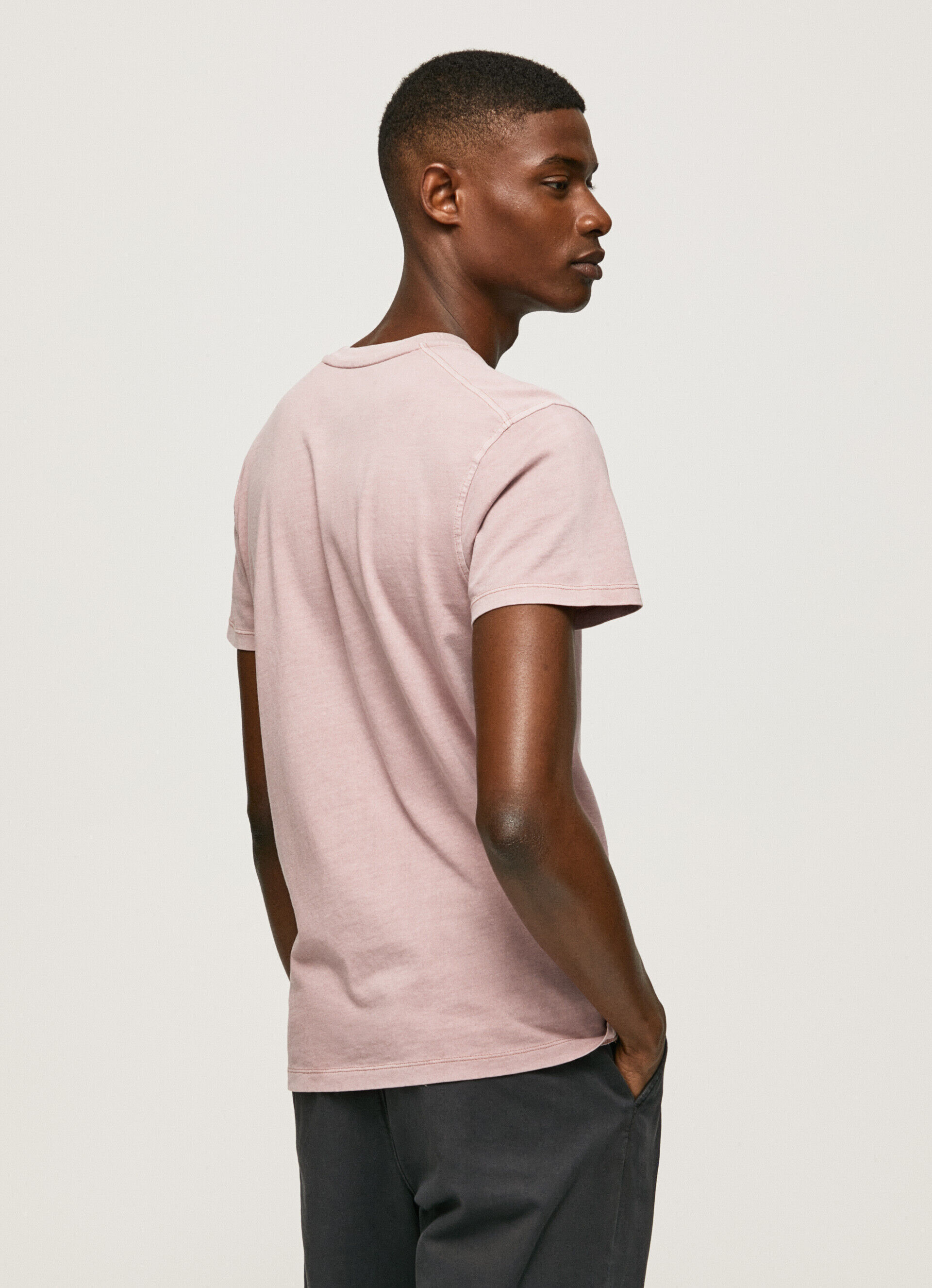 Camiseta de algodão lavada e tingida - rosa claro