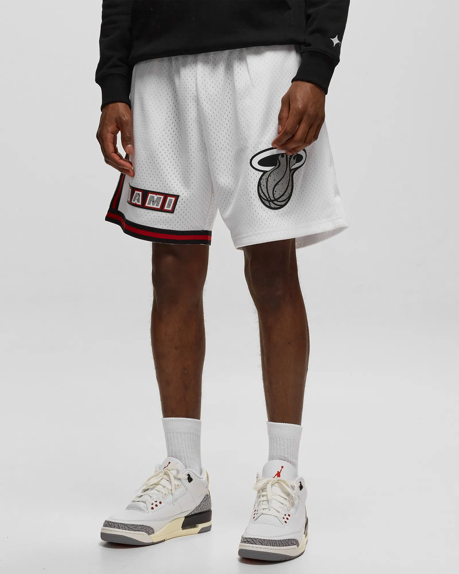 Mitchell & Ness NBA CRACKED CEMENT SWINGMAN SHORT HEAT 1996