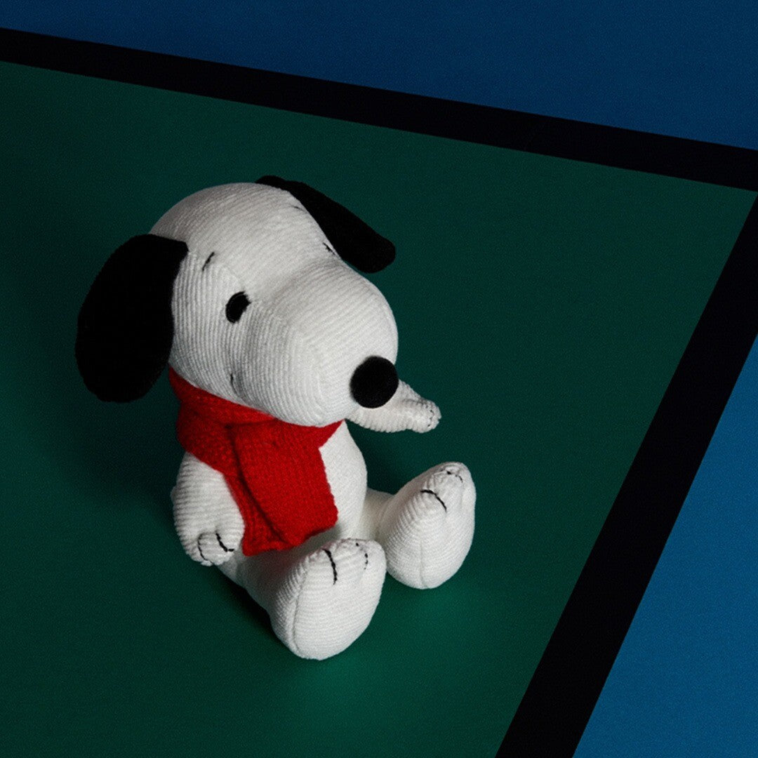 Bon ton toys knuffelhond snoopy met sjaal 17cm