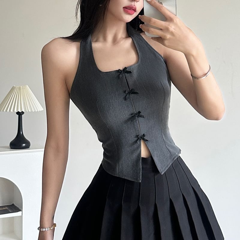 BrickBlack - Halternek, effen strikaccent, open rug en split crop top