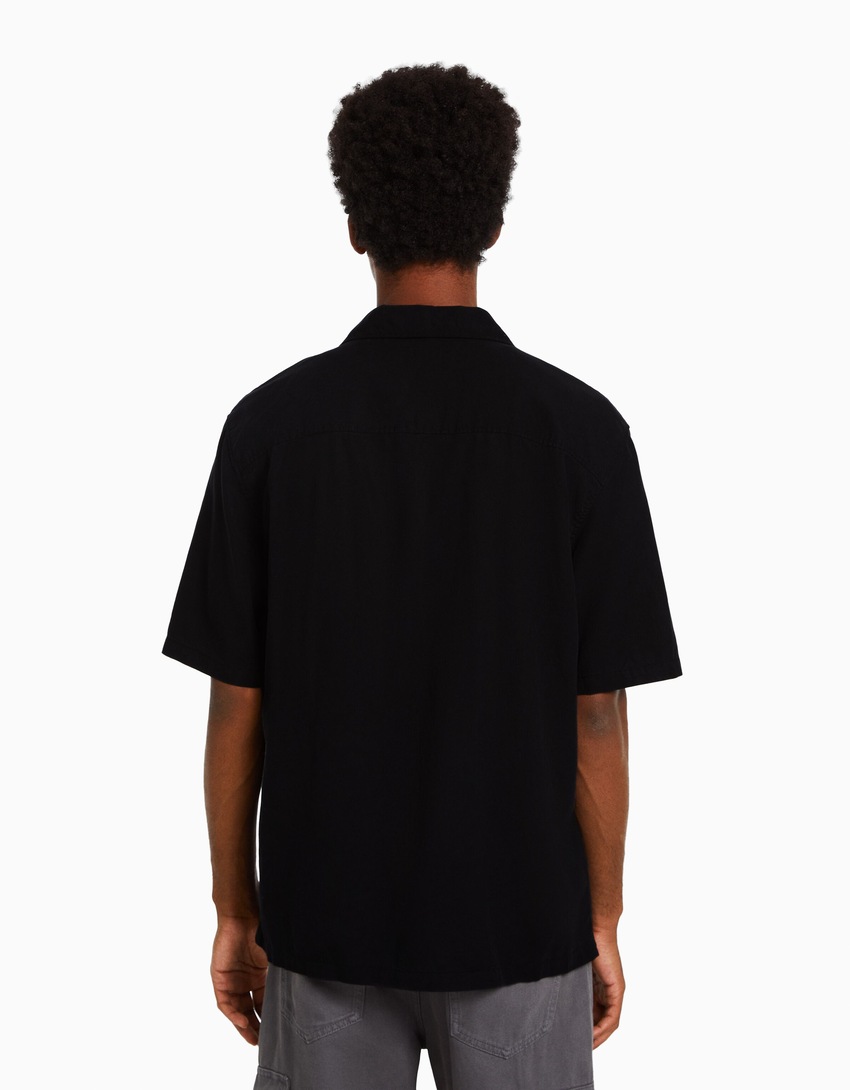 Camisa rústica de manga curta e modelagem relaxada