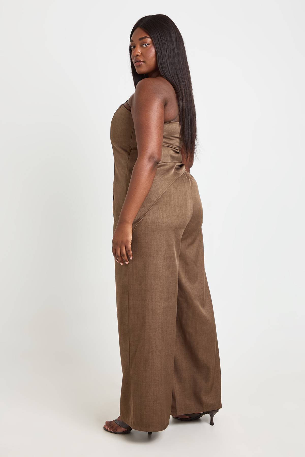 boohoo Pantalon Large En Crêpe À Perles Grande Taille