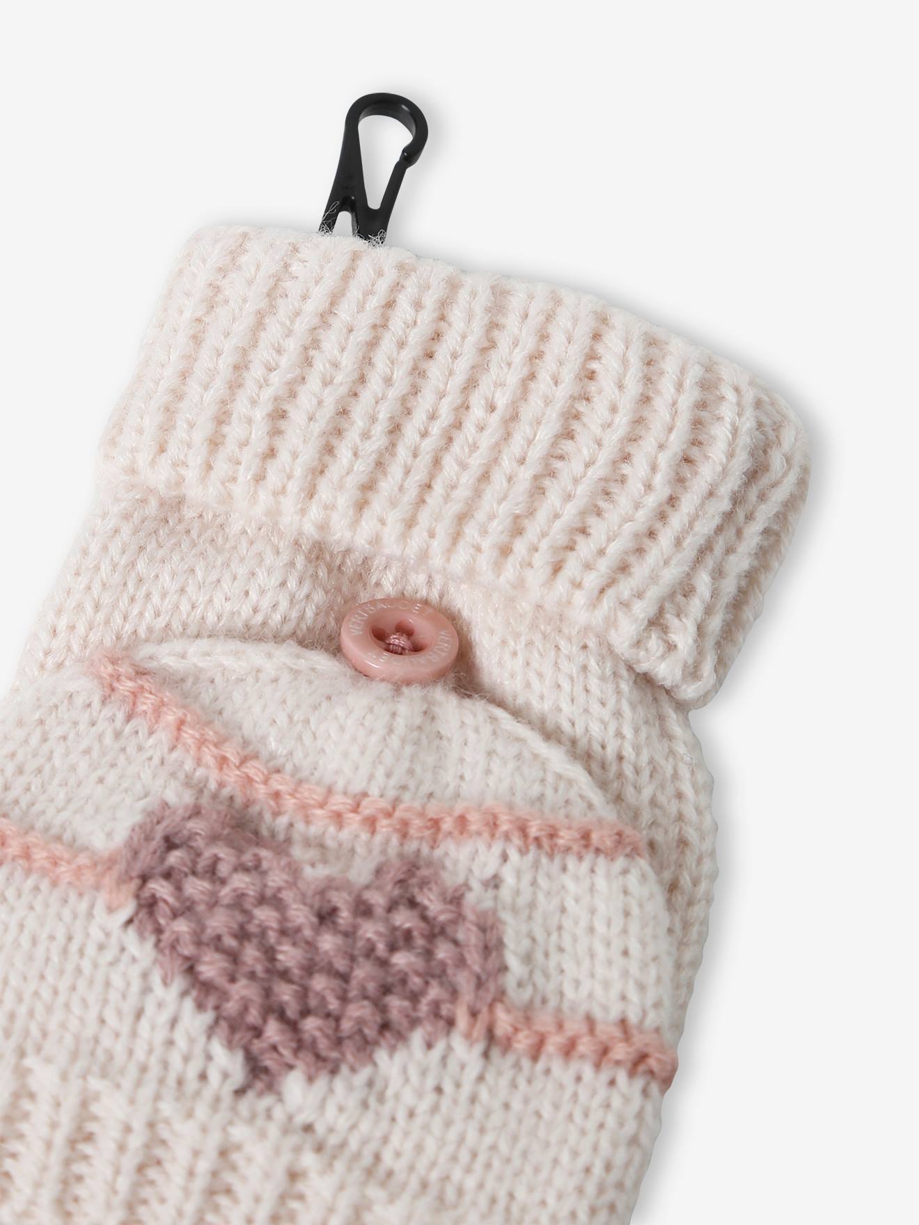 Look feminino: gorro + cachecol tubular + luvas listradas/com estampa de coração