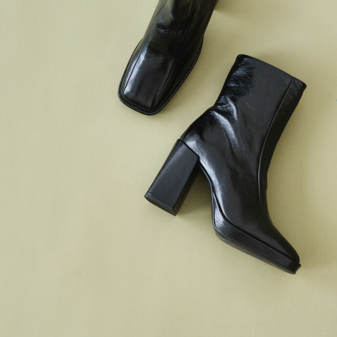 Bottines à talons hauts  en cuir vieilli noir