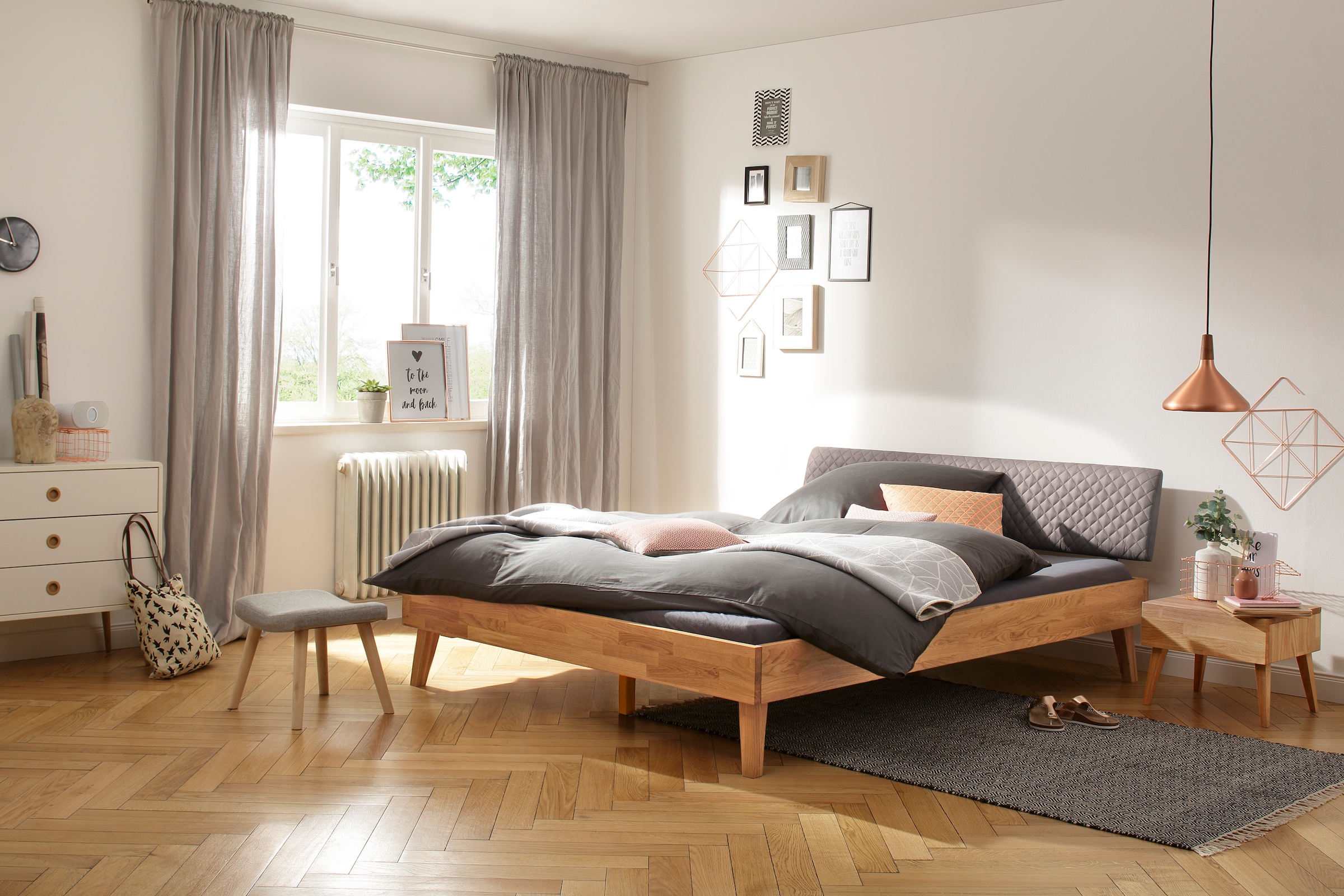 Home affaire Bett »Natali« aus massiver Eiche, gepolstertes Kopfteil mit Kunstlederbezug