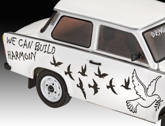 Revell - Trabant 601S Modelbil Byggesæt - 1:24 - Level 4 - 07713