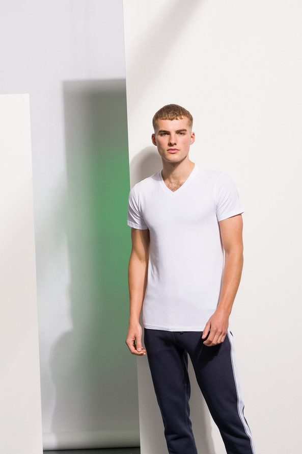 Skinnifit SFM122 - T-SHIRT HOMME EXTENSIBLE COL V