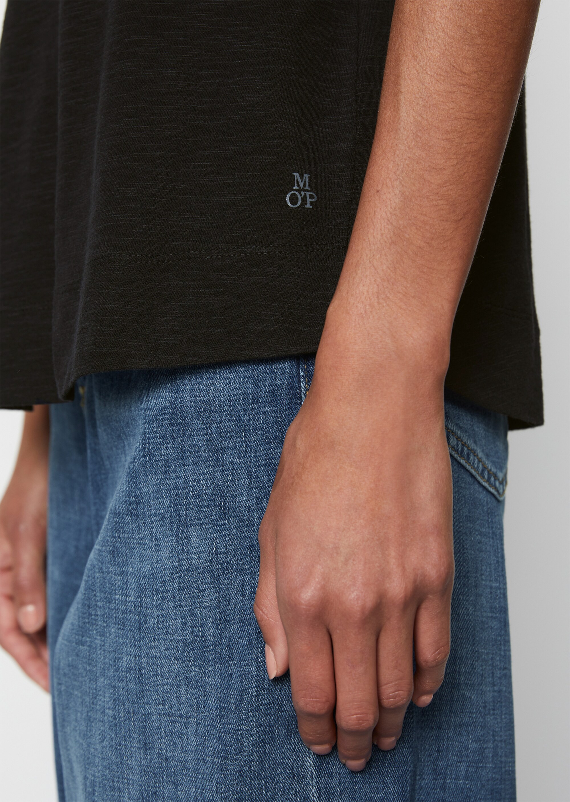 Slub-Jersey-V-Neck-T-Shirt aus Baumwolle-Viskose-Mix