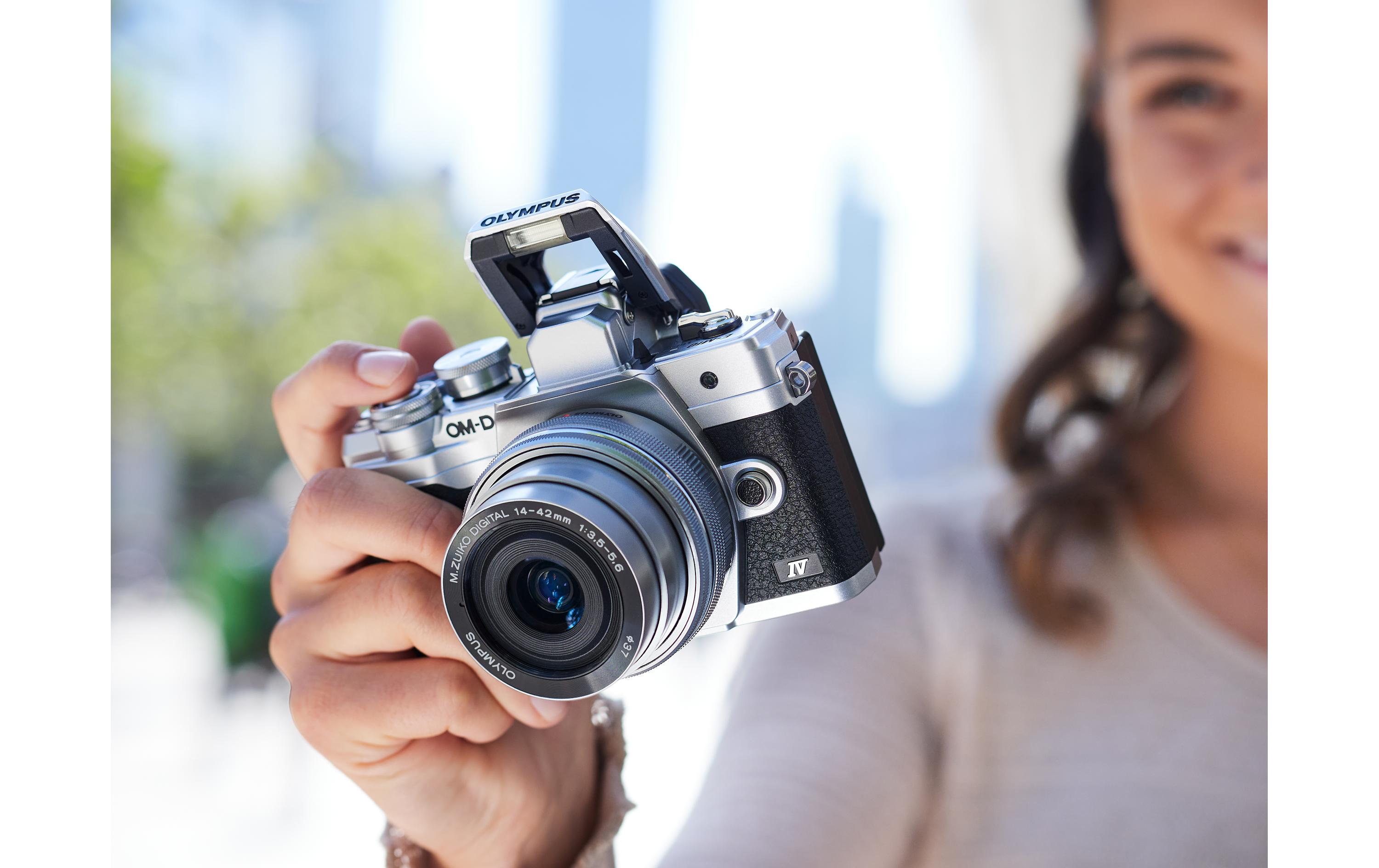Fotokamera E-M10 Mark IV Kit 14-42 Schwarz<br>Kompakte Fotokamera mit Bildstabilisator und Sucher