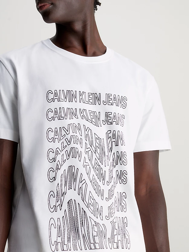 Camiseta com logotipo