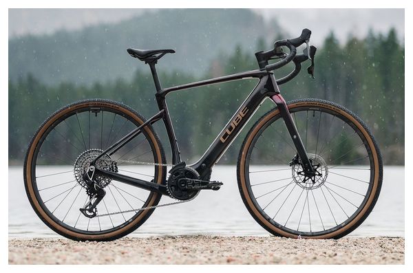 Vélo de Gravel Electrique Cube Nuroad Hybrid C:62 SLT 400X Sram Force eTap AXS/Sram XX SL Eagle AXS 12V 400 Wh 700 mm Violet Orange Solareclipse