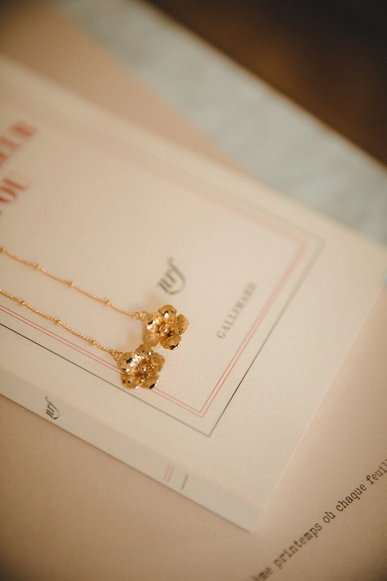GAÏA - Boucles d'oreilles pendantes fleurs doré à l'or fin | Doré