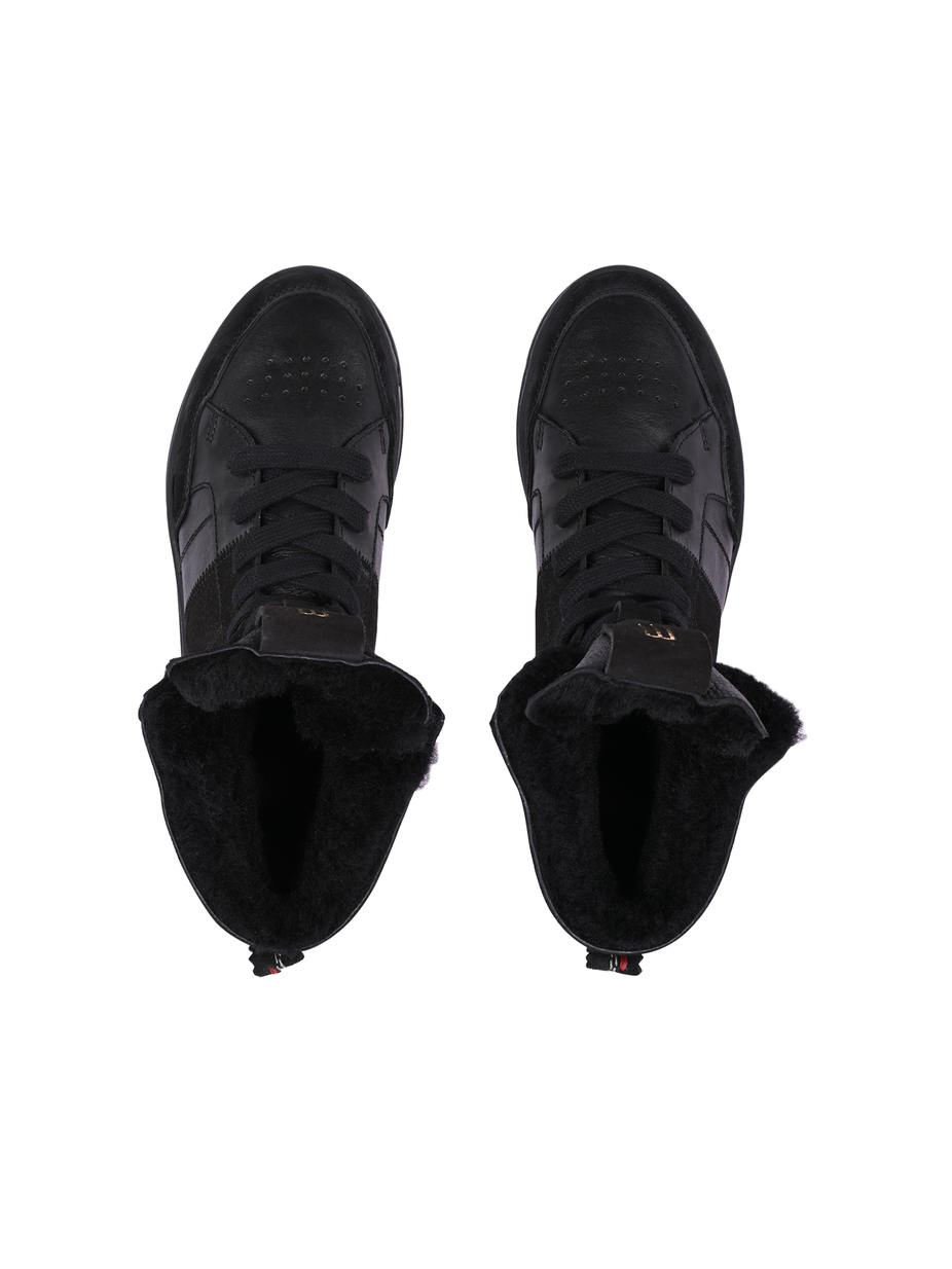 SNEAKER NAILA