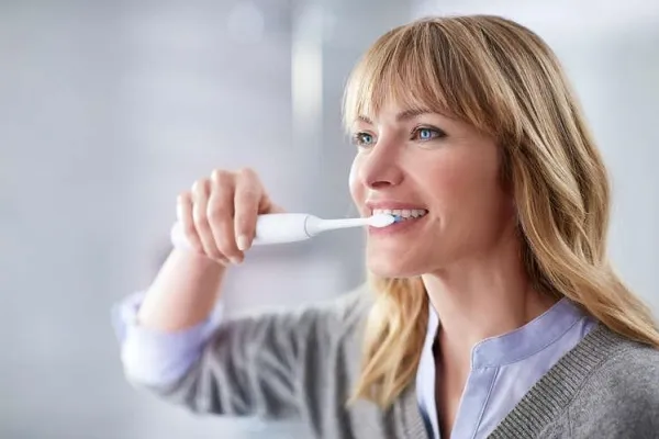 Philips Sonicare ProtectiveClean 6100 HX6877 - trådløs - hvid/sølv