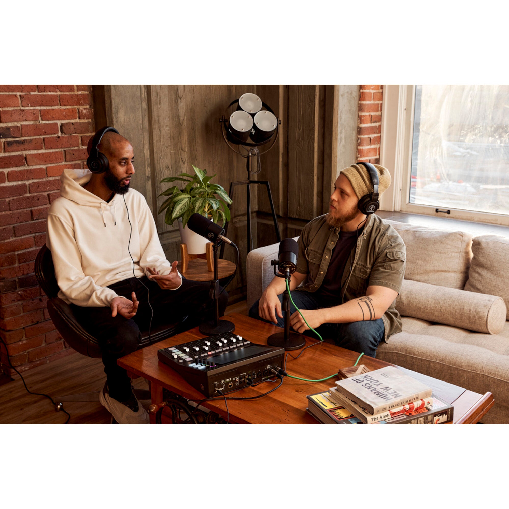 Mackie DLZ Creator podcast- & broadcast-mixer
