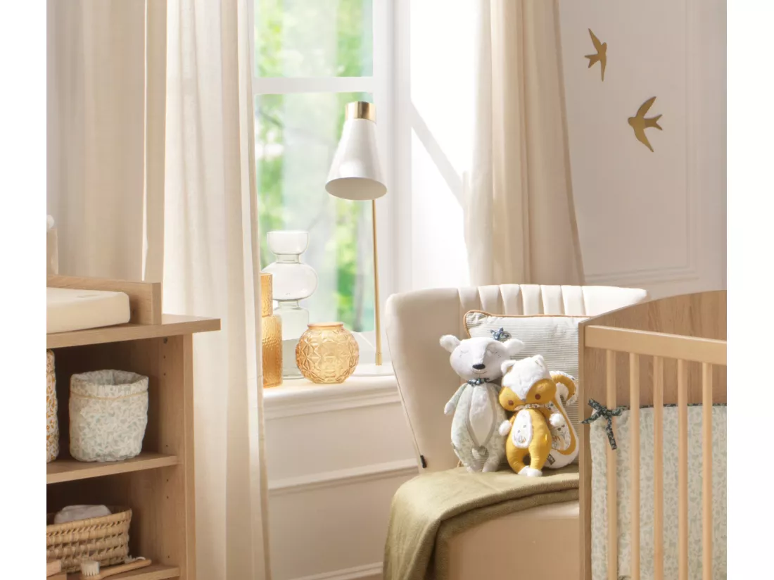Doudou écureuil en velours jaune foncé