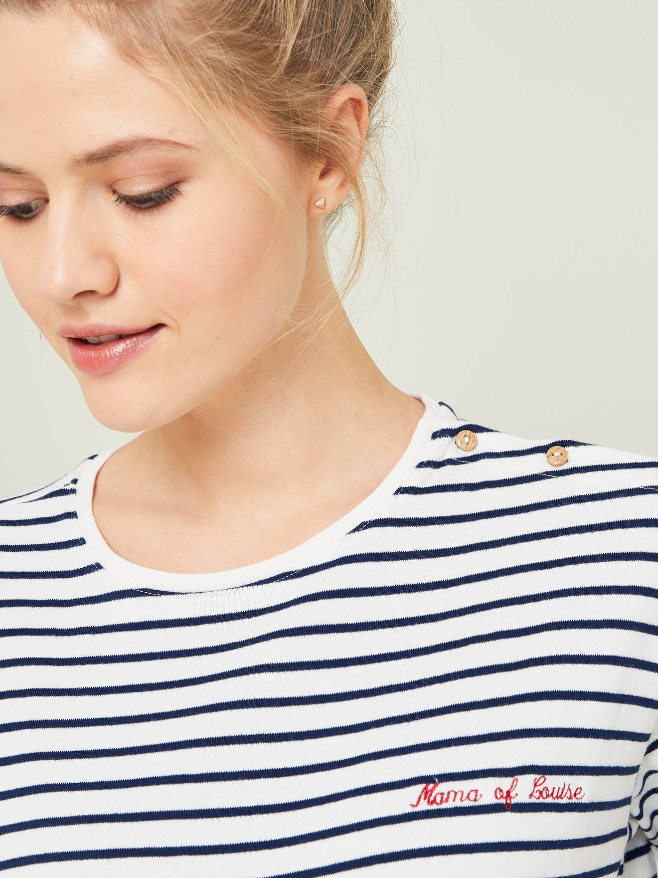 Camiseta listrada azul marinho para personalização