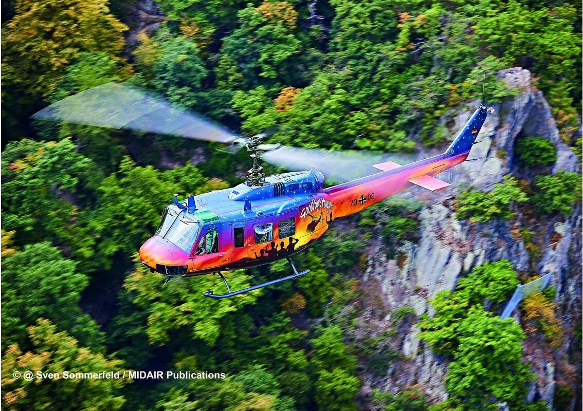 Revell - Bell Uh-1D Goodbye Huey - Level 5 - 1:32 - 03867