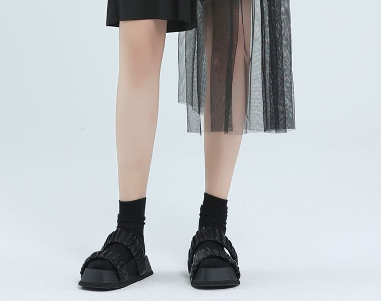 SIMPLE BLACK - Asymmetrische shorts met middelhoge taille