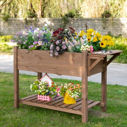 Jardim urbano com prateleiras marrons