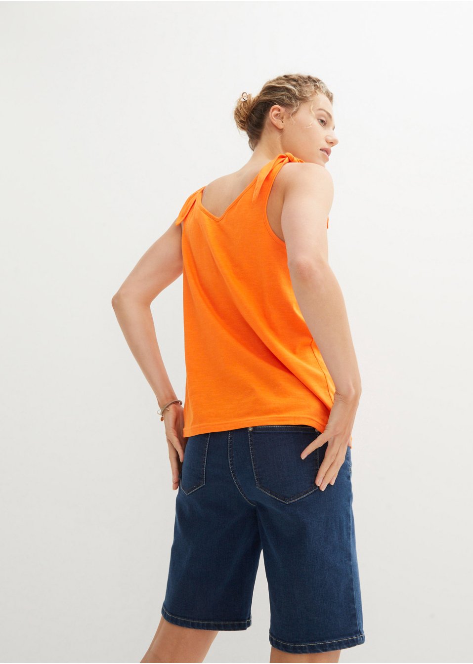 Top avec détails nœuds