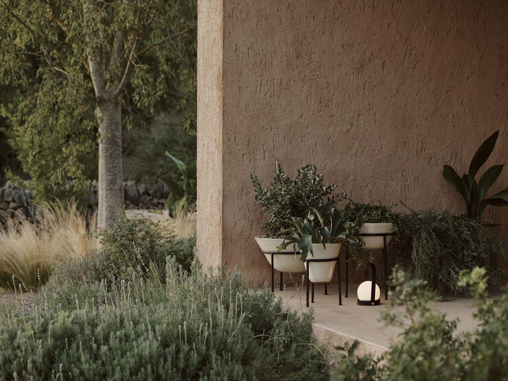 Audo Copenhagen Daiza Planter, H67/Ø25, Ivory