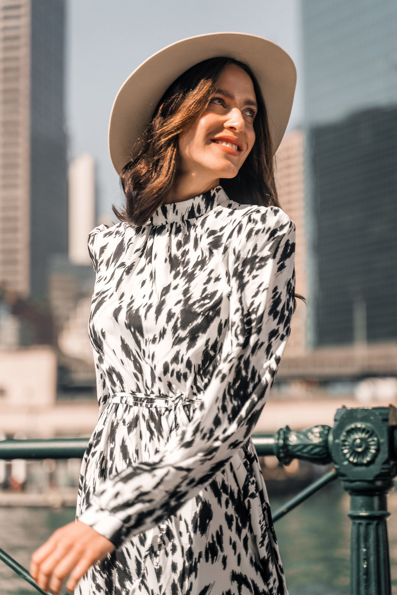 Robe midi à col montant et imprimé abstrait