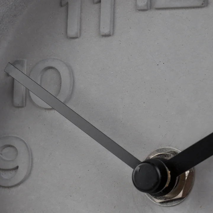 Zuiver - Pendulum Time Tischuhr, all black
