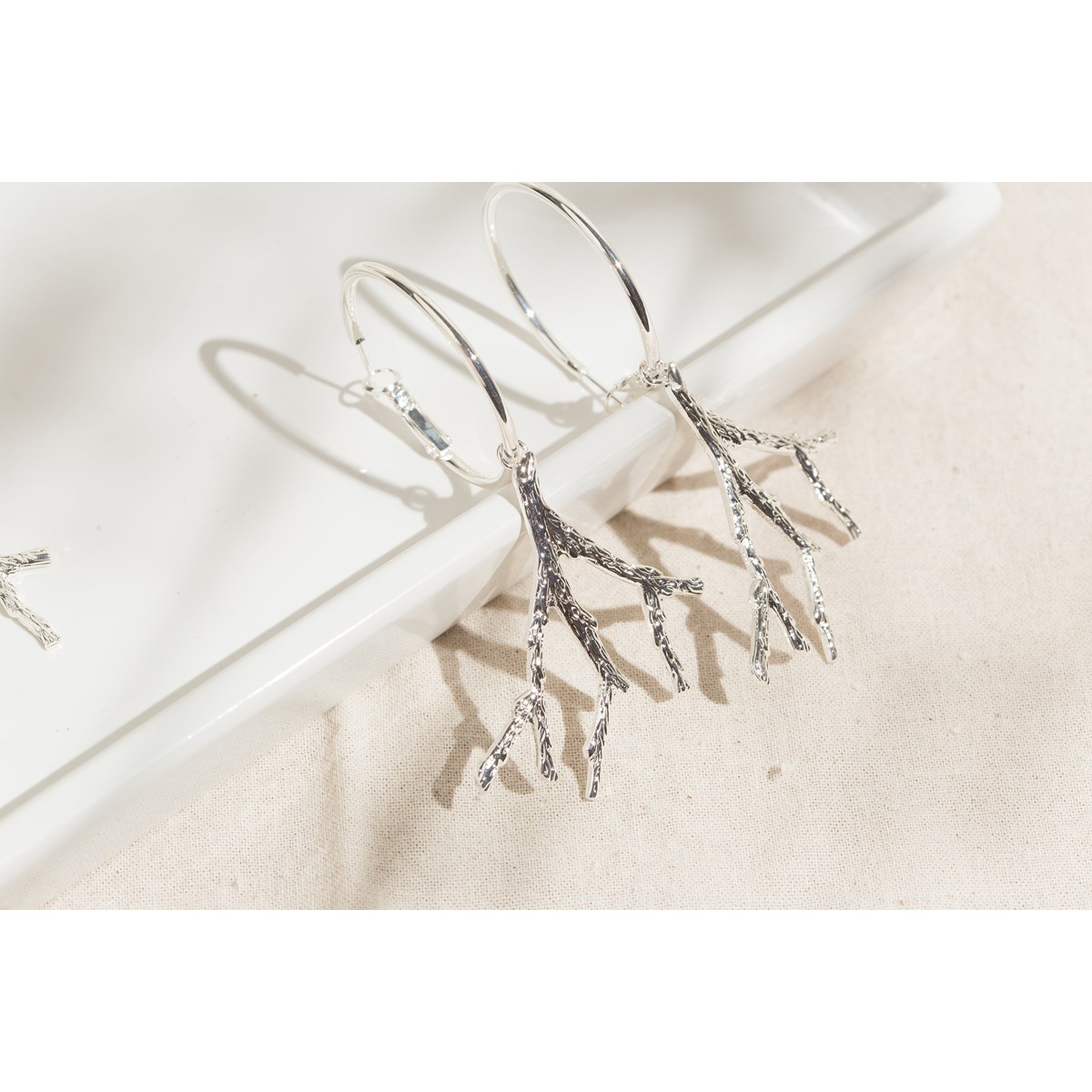 petites boucles d'oreilles créoles corail plaqué argent - PALLAS
