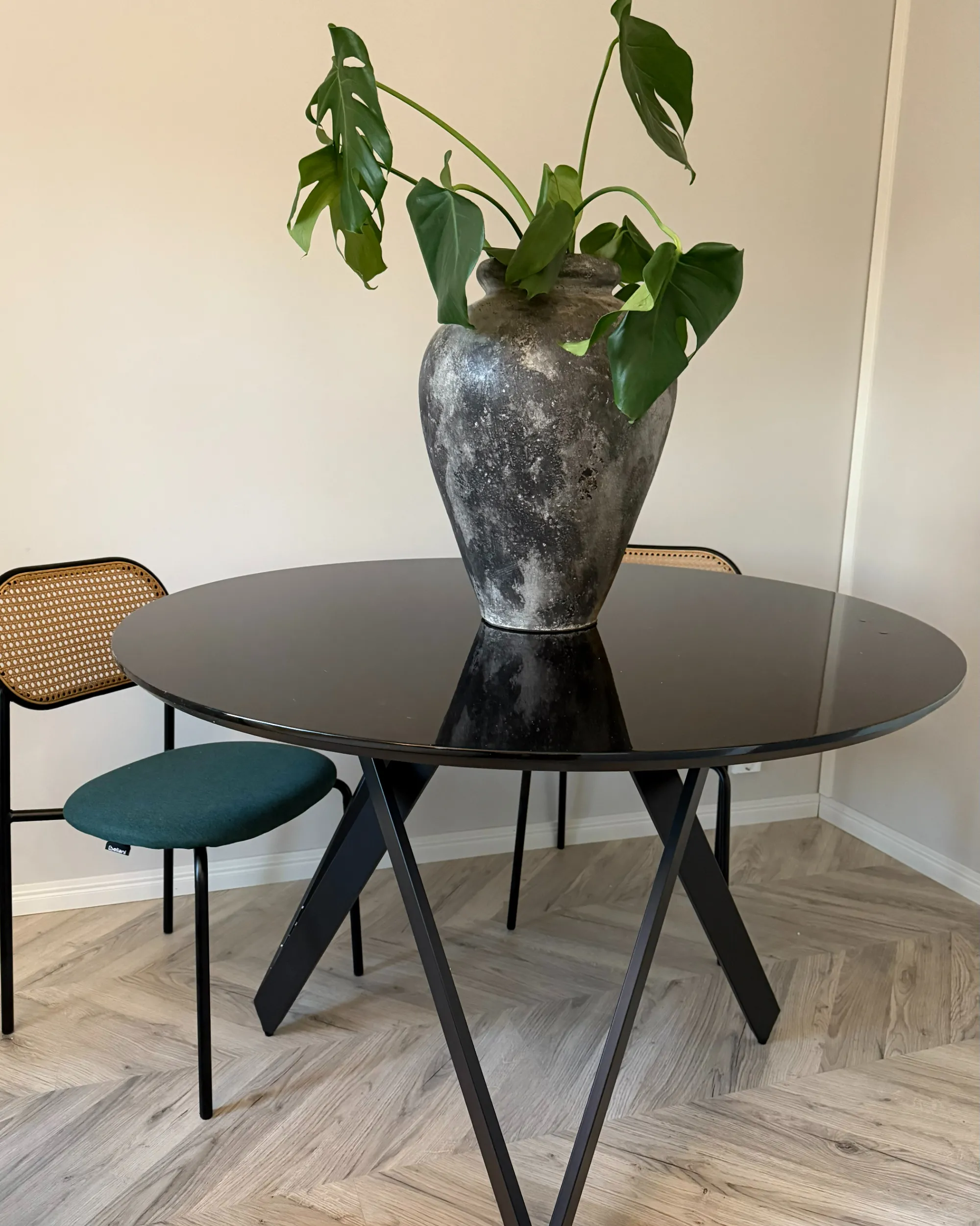 Eettafel OXHILL Zwart 120 cm 120 cm