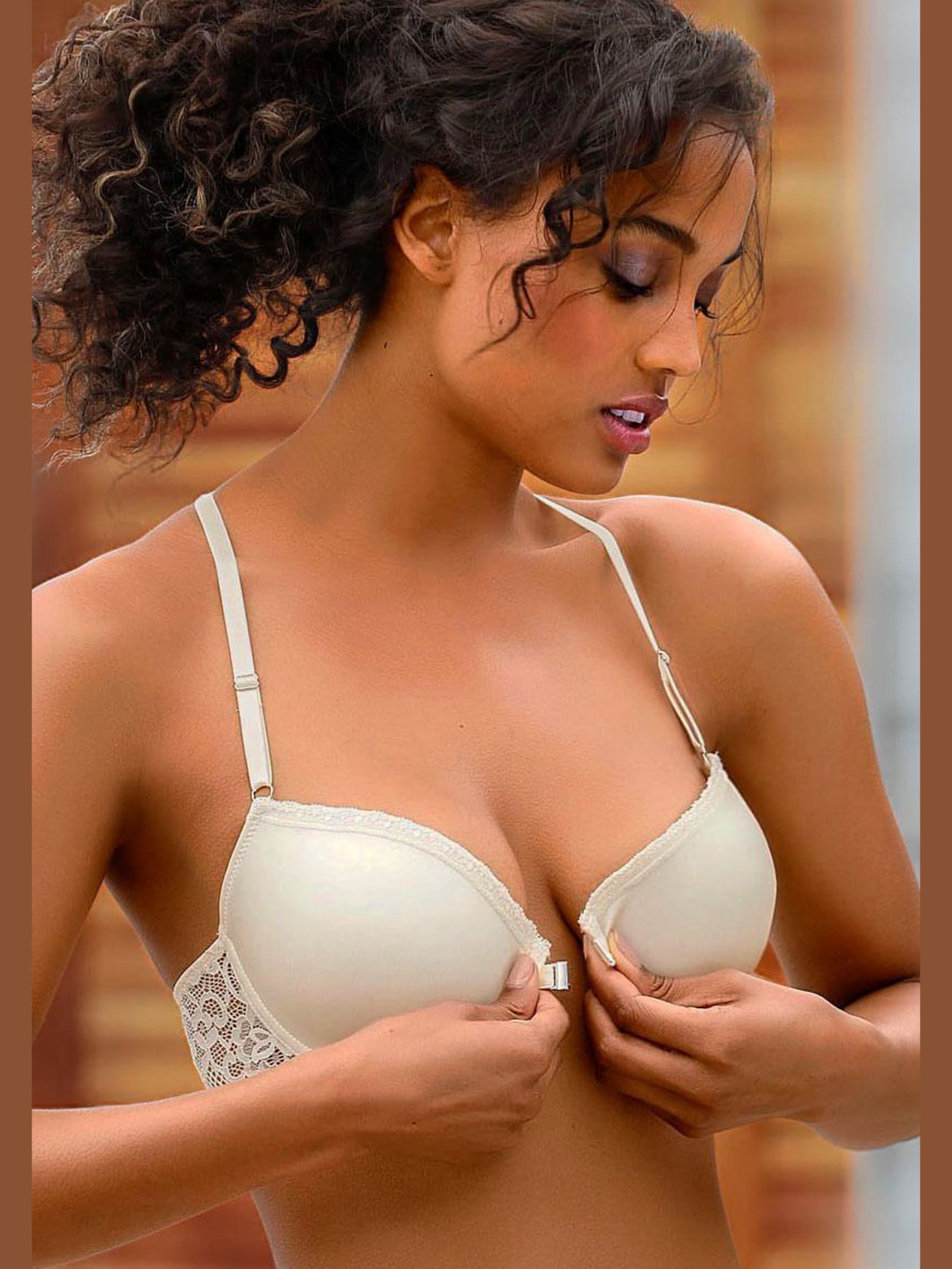 Soutien-gorge coques ravissant soutien-gorge spécial t-shirt avec fermeture pratique devant et superbe dos en dentelle