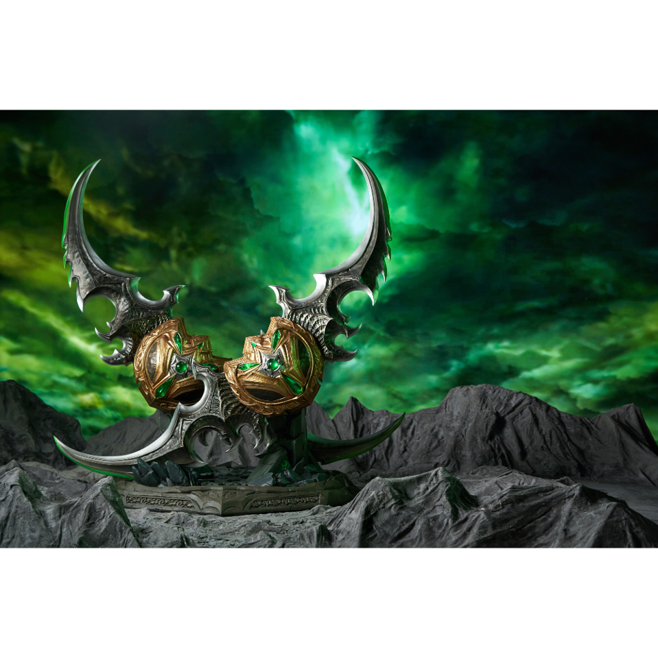 World of Warcraft- Warglaive of Azzinoth 2 units Replicas Scale 1/1 Bundle With Mount