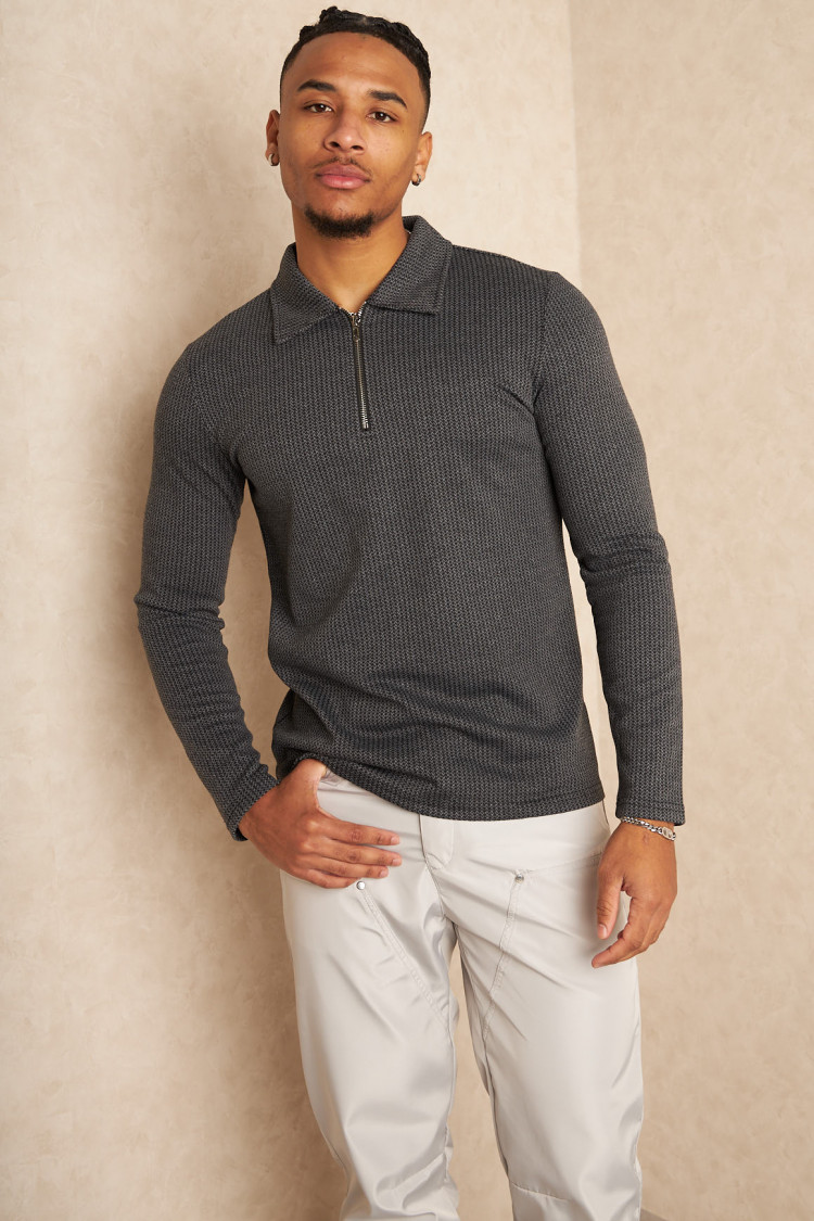 Pull à motif chevron noir et gris
