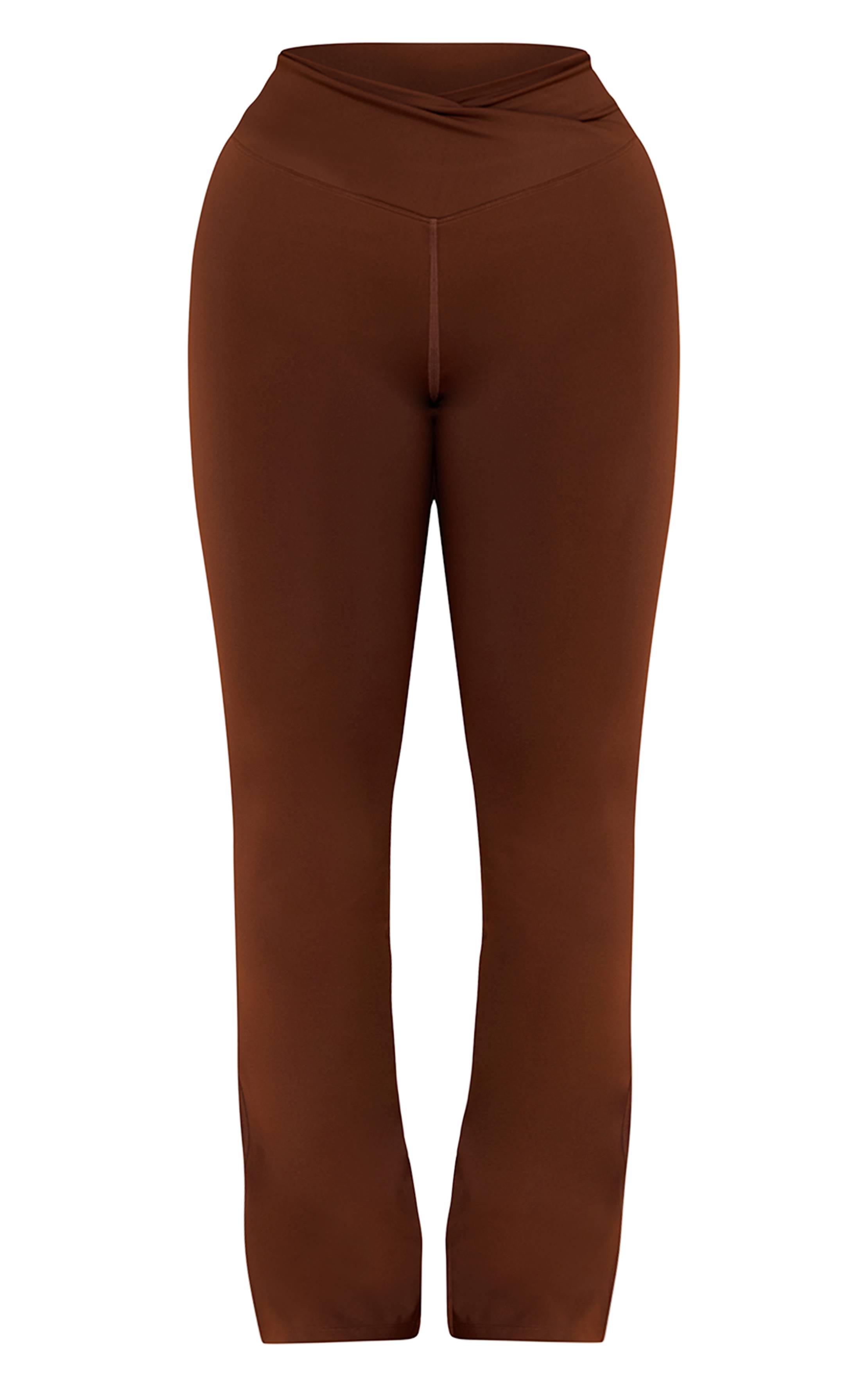 Chocolat Pantalon Large Sculptant À Jambe Évasée Avec Devant Cache-cœur En V Shape
