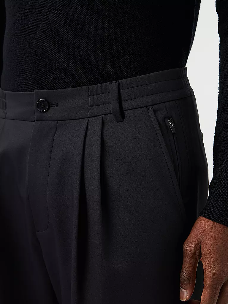 ALPHATAURI Chino PAVO schwarz