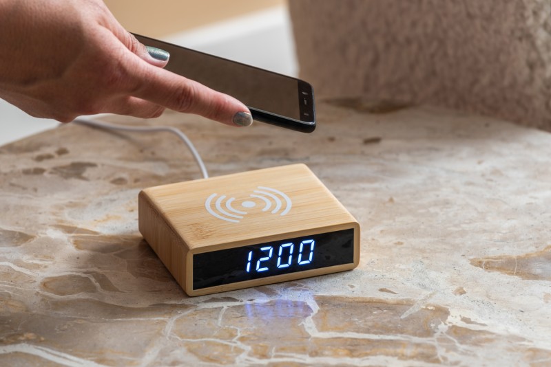 Alarm Clock Fat w. Phone Charger LED