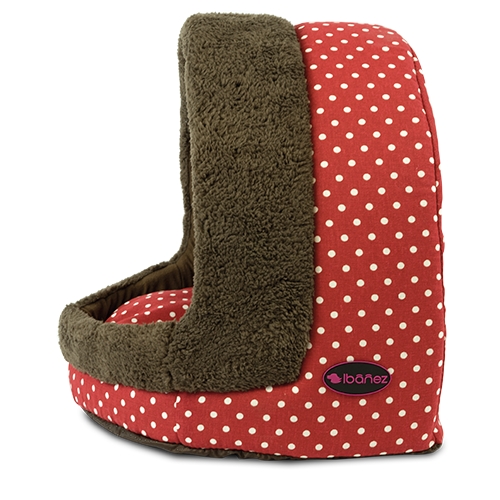 Cama para cães e gatos em formato de caverna com bolinhas vermelhas.