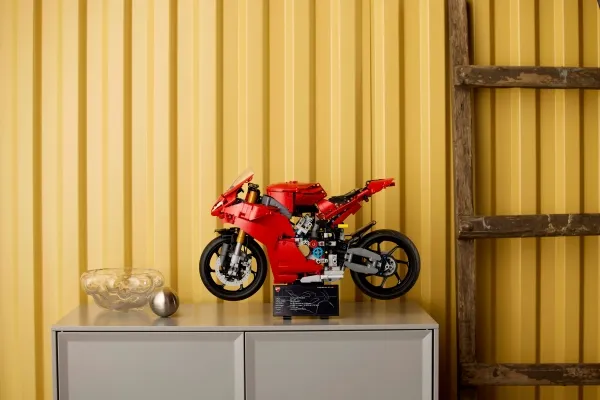 LEGO Technic 42202 Ducati Panigale V4 S-motorcykel