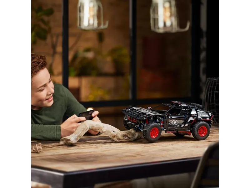 LEGO Technic 42160 Audi RS Q e-tron