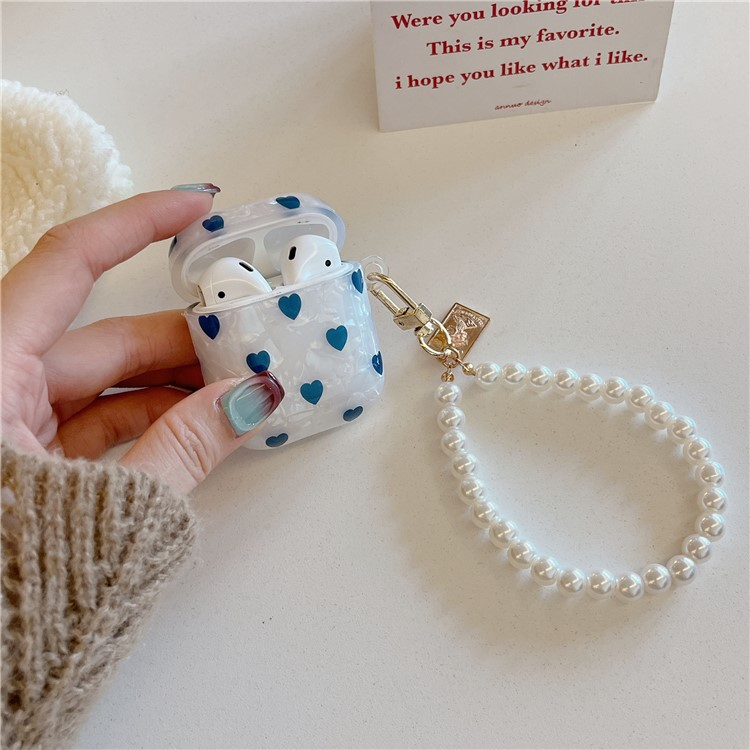 AirPods (1. & 2. Generation) Gummi Case Schutzhülle mit Handschlaufe Herz Design - Blau / Weiss